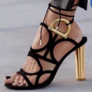 NWT $795 Salvadore Feragamo Heels Blk/Oro Italian leather Sz 40 (9 1/2)